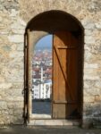 Kirchenruine auf dem Weg zur Burg in Prizren